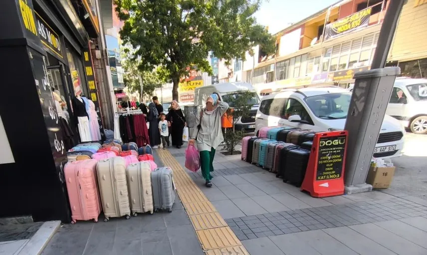 Van'da kaldırım işgalleri artıyor: Yaya güvenliği tehlikede