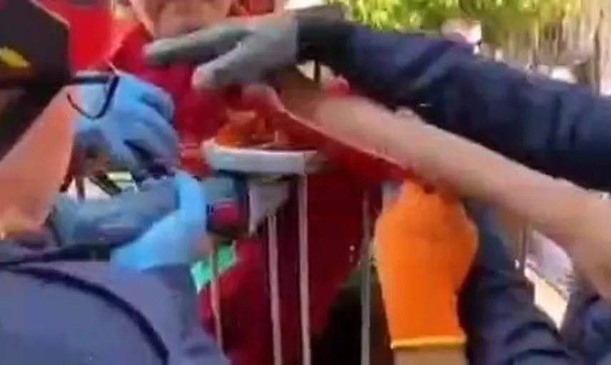 Oyun sırasında korkuluk demiriyle yaralanan çocuk hastaneye kaldırıldı