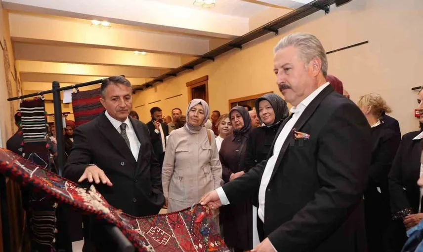 Sanat Melikgazi'de heybelerin kültürel yolculuğu sergilendi