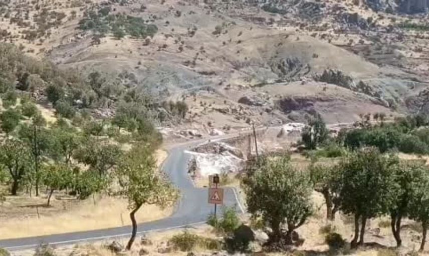 Siirt-Pervari karayolunda yapılan kontrollü patlatma görüntülendi