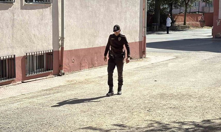 Silah taşıyan öğrenci gözaltına alındı: Okulda panik yaşandı