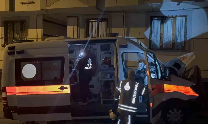 Ambulans ile otomobil çarpıştı: 3 sağlık personeli yaralandı
