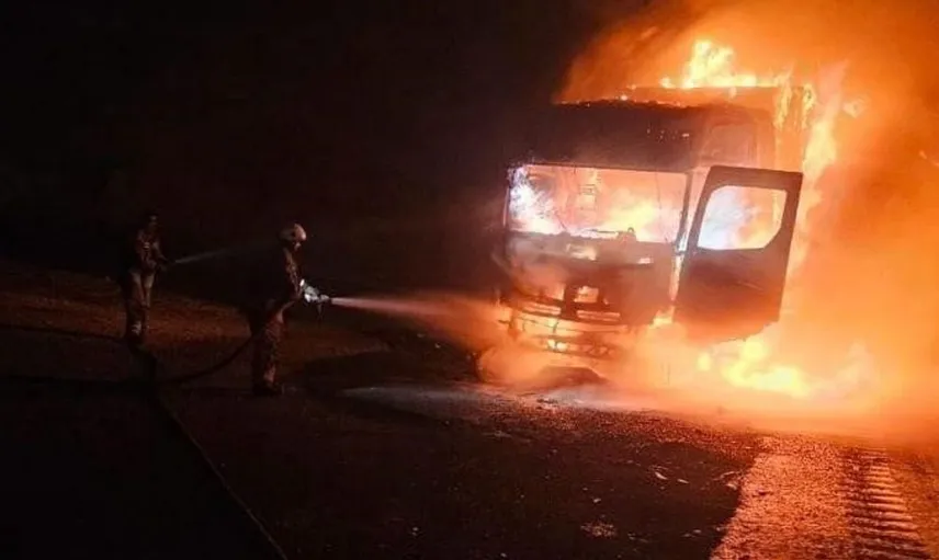 Hatay'da seyir halindeki tır alev aldı: Yangın kısa sürede kontrol altına alındı
