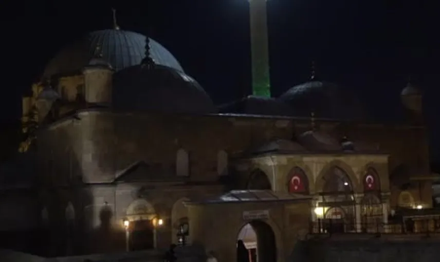 Mevlid Kandili'nde tarihi camide dualar bir araya getirdi