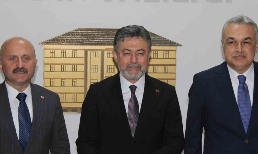 Tarım Bakanı Yumaklı'nın Aydın ziyaretinde incir hasadı dikkat çekti