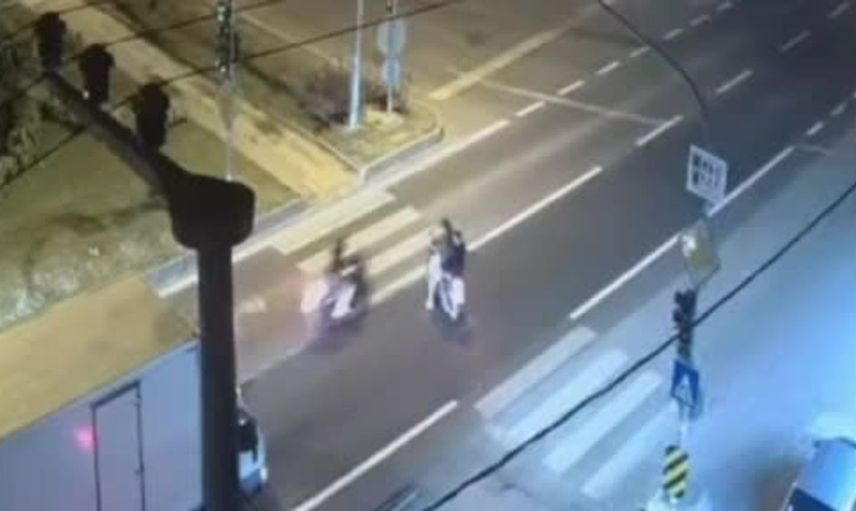 Düzce'de motosikletlerin çarpışma anı güvenlik kameralarına yansıdı