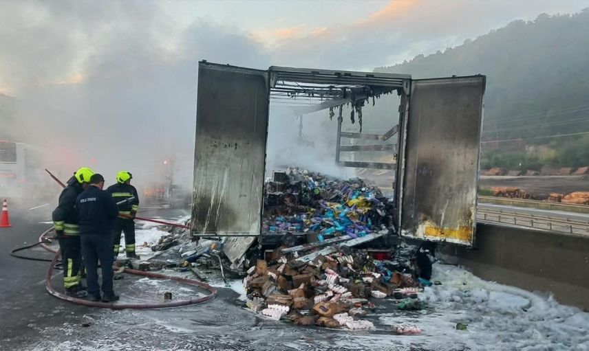 Bolu'da tır dorsesinde yangın: kişisel bakım ürünleri zarar gördü