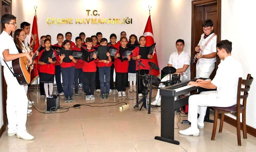 Çeşme'de koridorda müzik projesi beşinci yılını kutladı