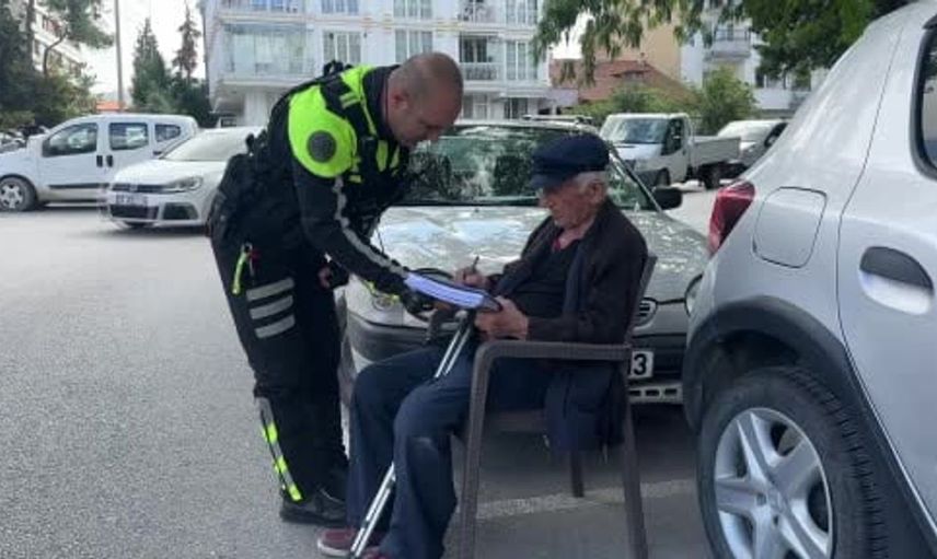 Trafikteki 85 yaşındaki dede için polis seferber oldu