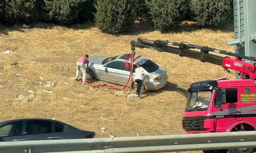 Bursa’da direksiyon hakimiyetini kaybeden otomobil tarlaya uçtu