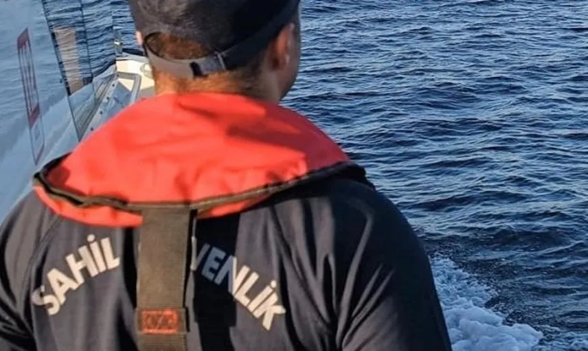 Kuşadası'nda denizde boğulma tehlikesi yaşayan adam, Sahil Güvenlik sayesinde kurtarıldı