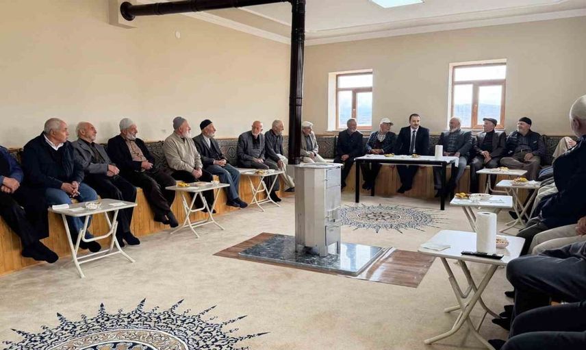 Bayrampaşa köyünde vatandaşlarla bir araya gelen kaymakam ihtiyaçları dinledi