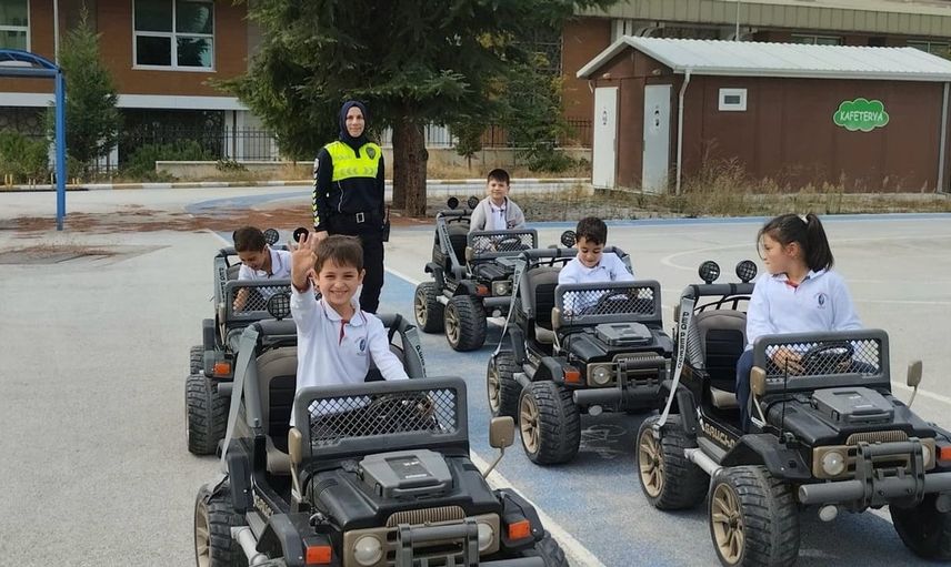 Bilecik'te uygulamalı trafik eğitimiyle öğrenciler bilinçlendirildi