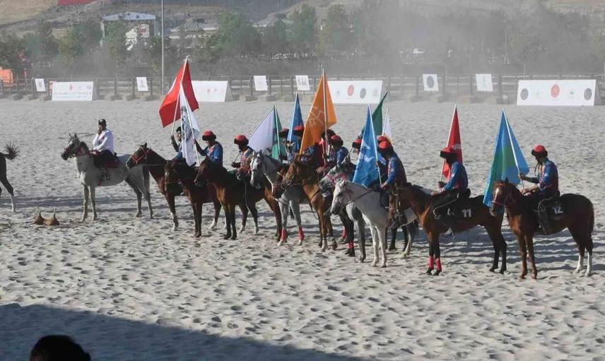 Kökbörü Ligi finalinde Ahlat’ta dostluk rüzgarları esti