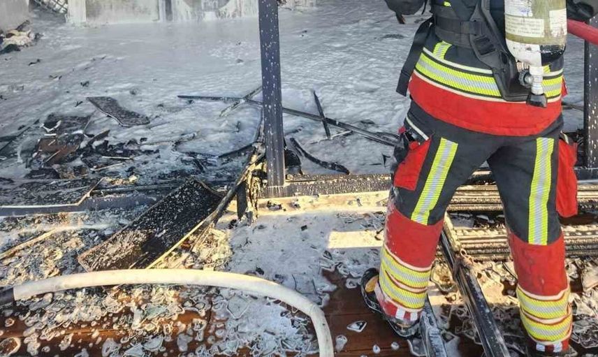 Gömeç'te deponun alevler içinde kalması, itfaiye ekipleri hızlı müdahale ile kontrol altına alındı