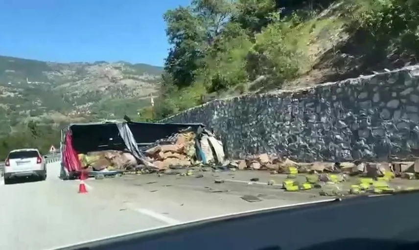 Devrek'te trafik kazası: Baba hayatını kaybetti, oğlu yaralı