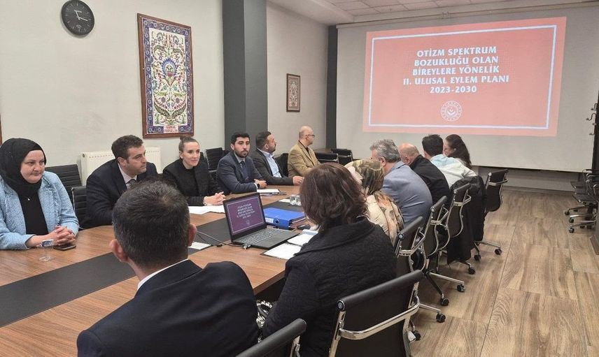 Kütahya'da otizm eylem planı görüşüldü: Ailelerin talepleri dinlendi