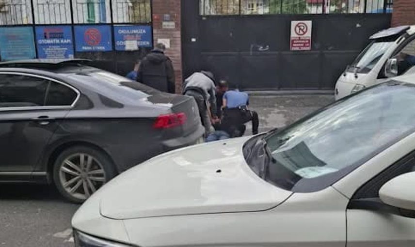 Zeytinburnu'nda okul çevresinde polis uygulaması: 2 şüpheli gözaltına alındı