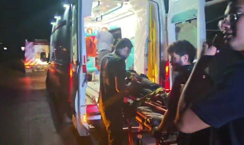 Minibüs yağmur suyu tahliye kanalına düştü: Turist yaralandı