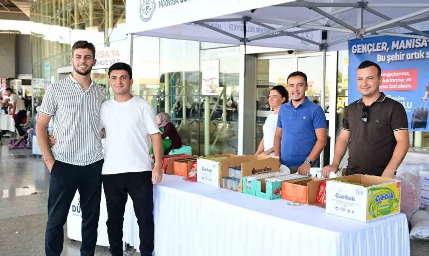 Manisa'da yeni eğitim yılına hoş geldin etkinliği: Öğrenciler sıcak bir karşılamayla karşılandı