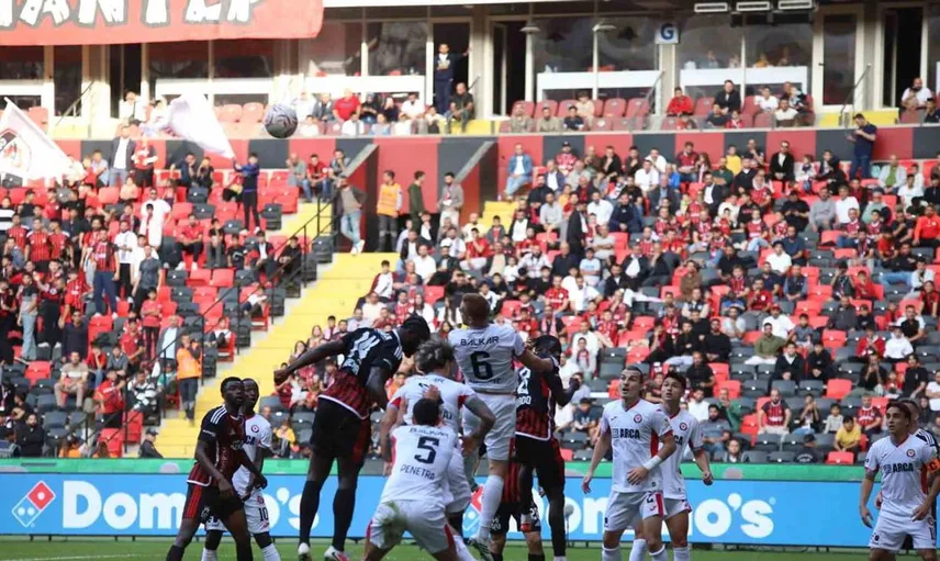 Çorum FK'nın Cengiz Ünder ile Gaziantep FK'yı ilk yarıda geride bıraktığı maçta kritik anlar yaşandı