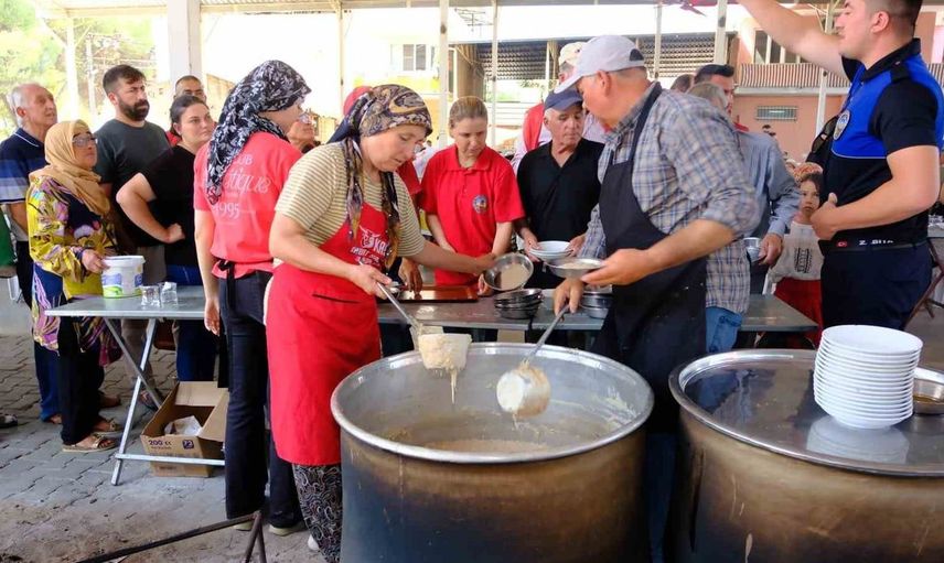 Horsunlu'da kurtuluş yıl dönümü, geleneksel keşkek hayrı ile kutlandı