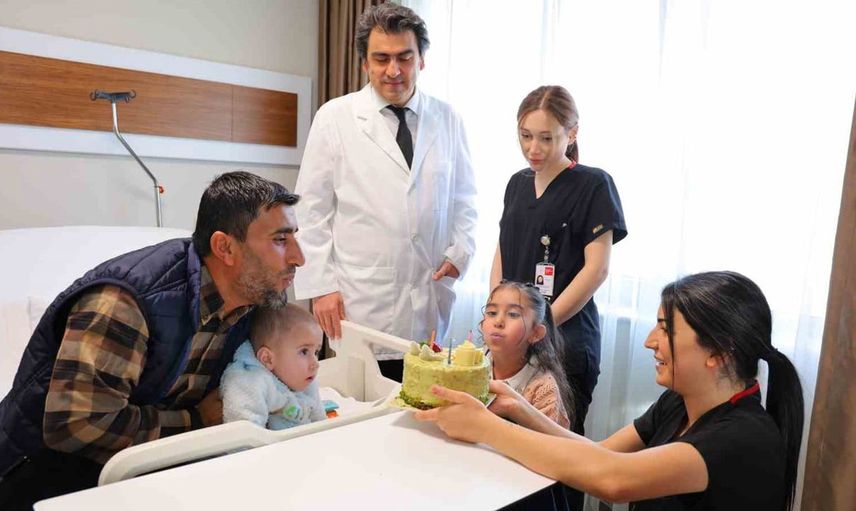 Kahramanmaraş'ta 1,5 ay süren tedavi sonrası kalbi duran 2 yaşındaki çocuğun sevinci