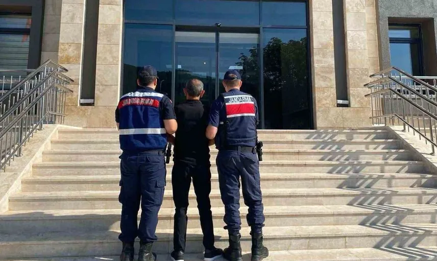 Simav'da 12 yıl 6 ay hapis cezası bulunan suçlu jandarma tarafından yakalandı