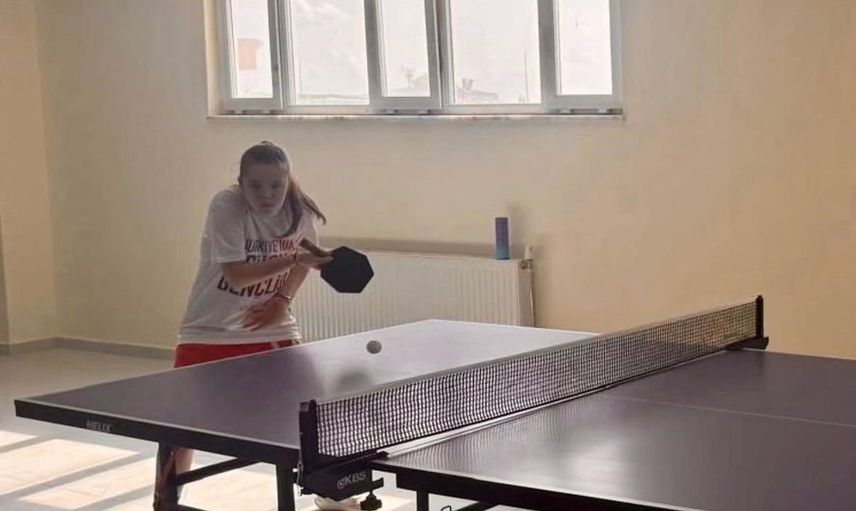 Bandırma'da genç sporcular 30 Ağustos Zafer Bayramı'nda masa tenisi heyecanı yaşadı