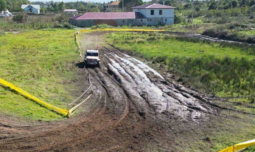 Zorlu arazide heyecan dorukta: Türkiye Off-Road Şampiyonası Karasu'da gerçekleşti