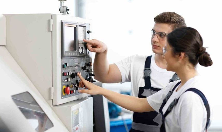 Coşkunöz Eğitim Vakfı'nın yeni programı gençleri üretim teknolojilerine hazırlıyor