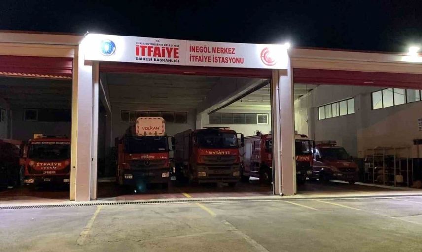 Bursa'da sürücünün otomobilinde yılan bulundu