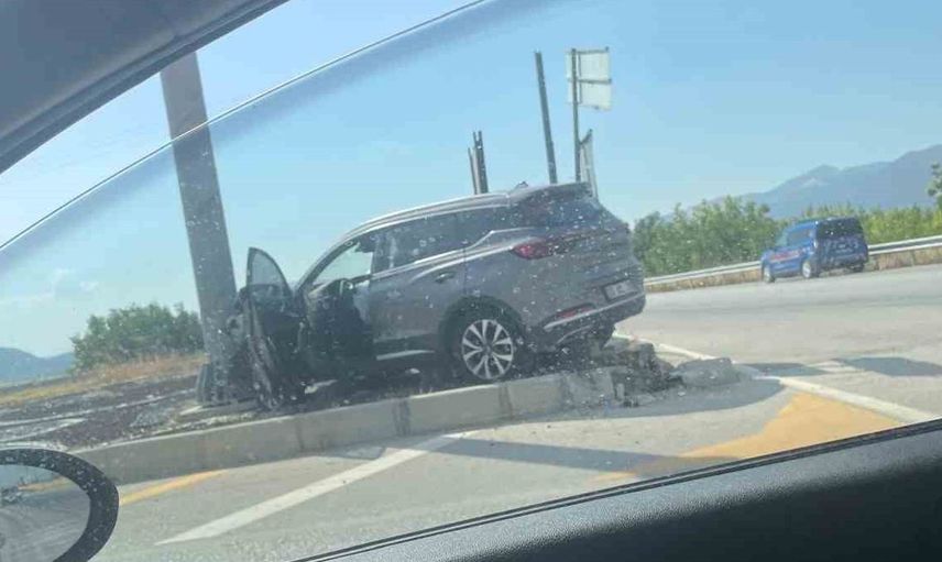 Burdur’da otomobillerin çarpışması sonucu 4 kişi yaralandı