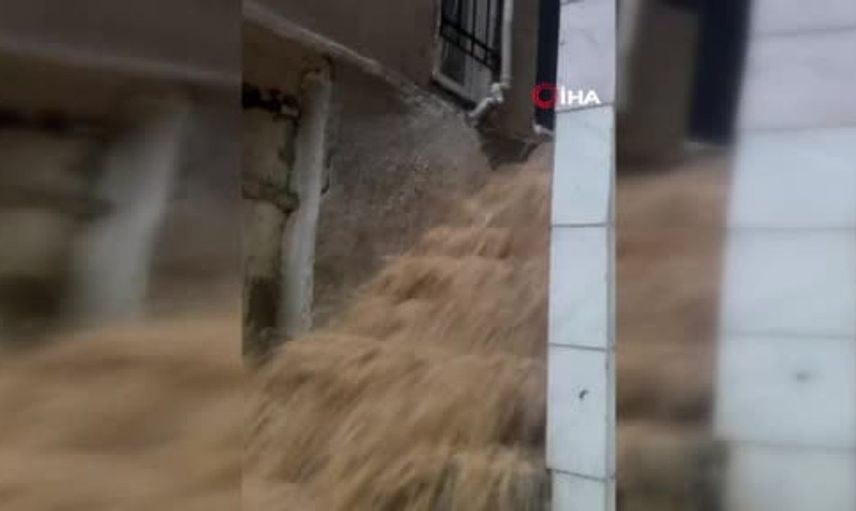 Sarıyer'de meydana gelen sel felaketi vatandaşları zor durumda bıraktı