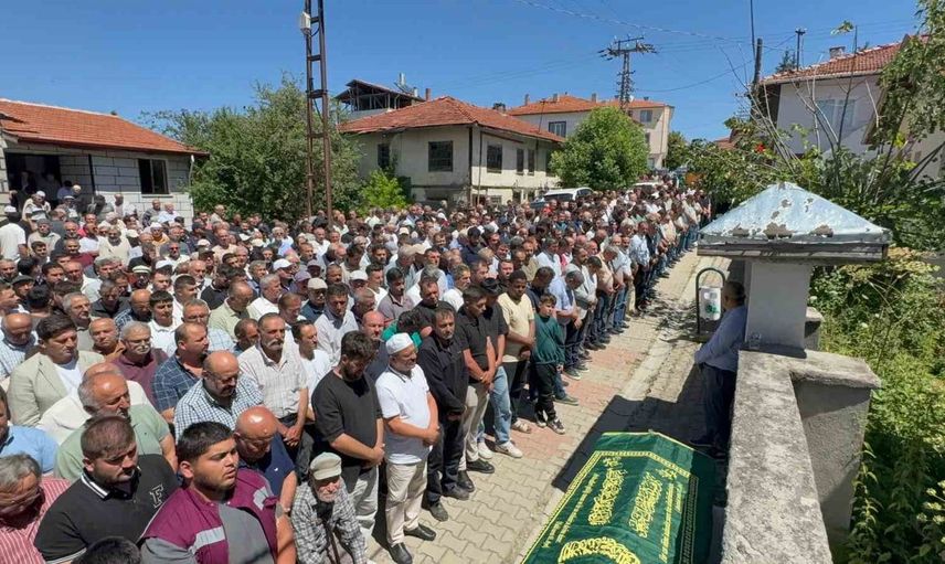 Trafik kazasında hayatını kaybeden tır sürücüsü toprağa verildi