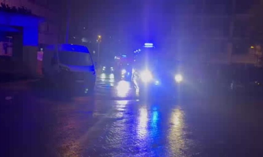 Hakkari'de düzensiz göçmenleri taşıyan minibüs dereye düştü: 20 kişi yaralı