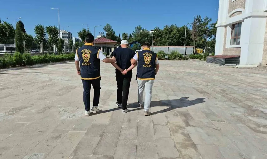 Adıyaman'da sevgilisini darp eden şahıs, müdahaleye bıçakla karşılık verdi