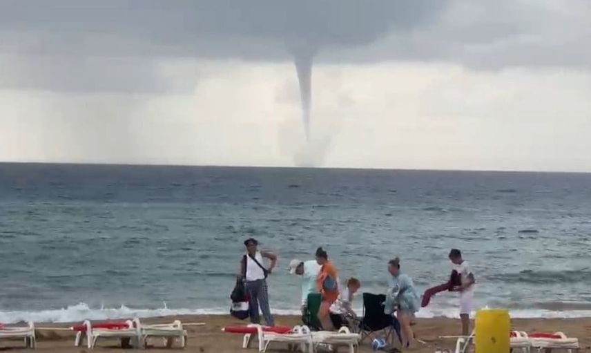 Alanya'da aynı anda üç hortum görüntülendi