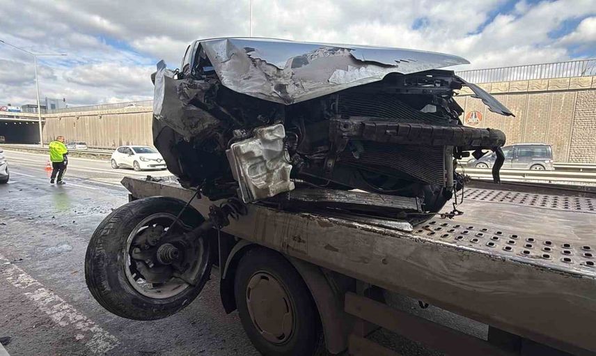 Eskişehir'de otomobil kazasında 2 kadın yaralandı