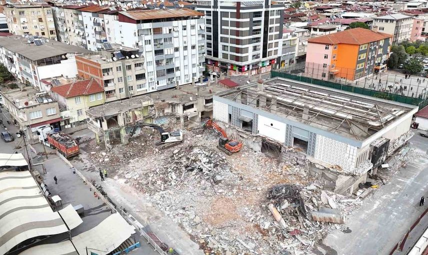 Nazilli'de yeni kültür merkezi için yıkım çalışmaları başladı