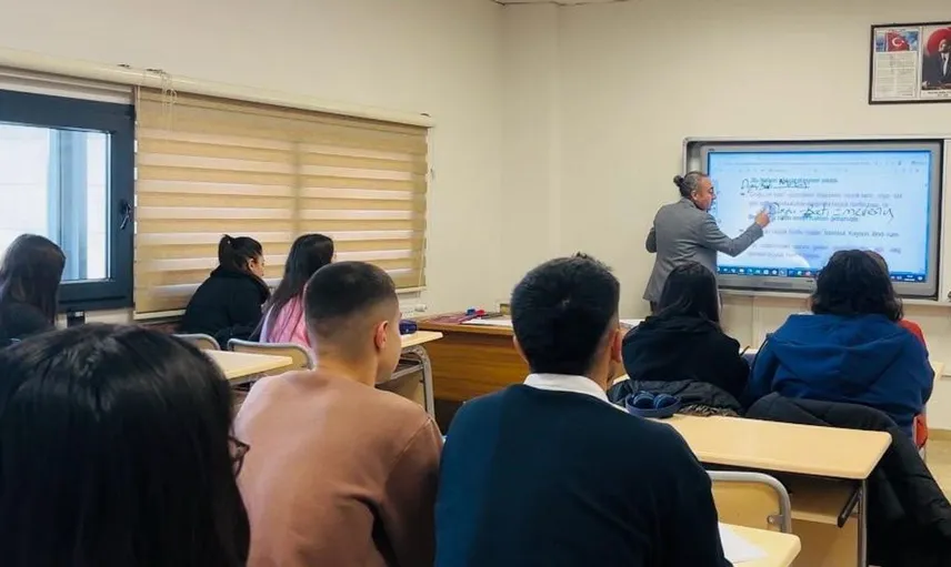 Sivas halk eğitimi merkezi öğrencileri yks'de dikkat çeken başarı elde etti