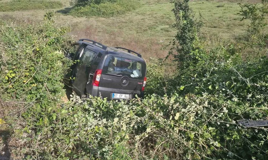 Kontrolden çıkan panelvan savruldu, sürücü kazayı hasarsız atlattı