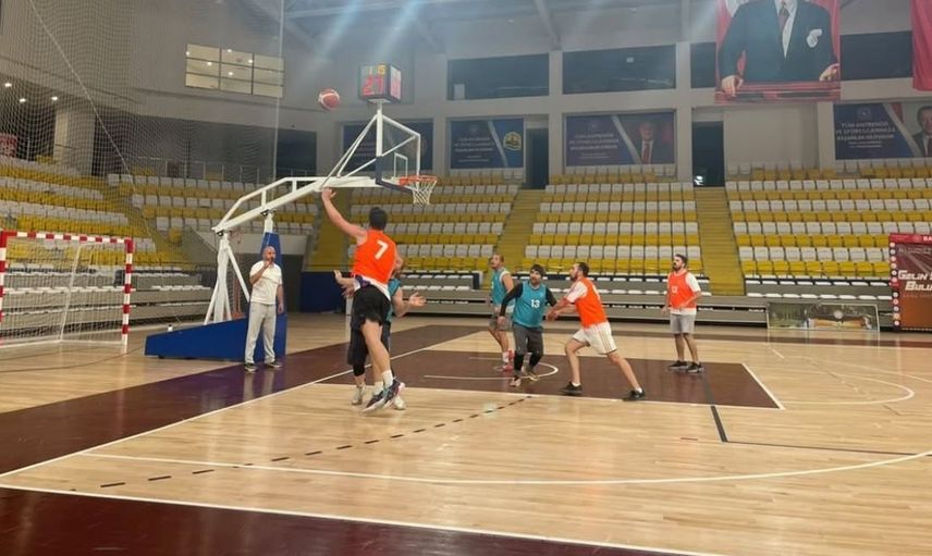 Bayburt'ta kamu spor oyunları basketbol turnuvası sona erdi