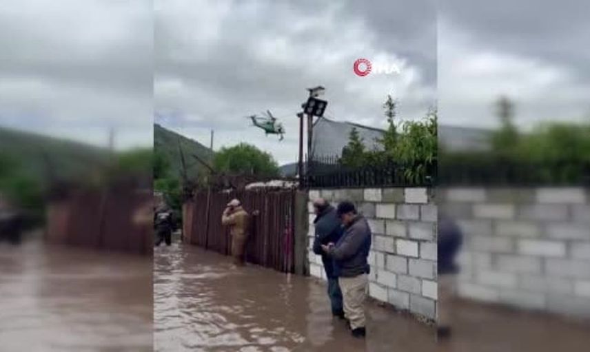 Şili'deki sel felaketinde mahalleler helikopterle boşaltıldı