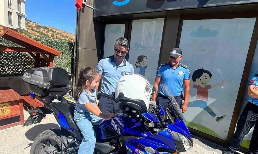 Miniklerden zabıta haftasına özel anlamlı etkinlik