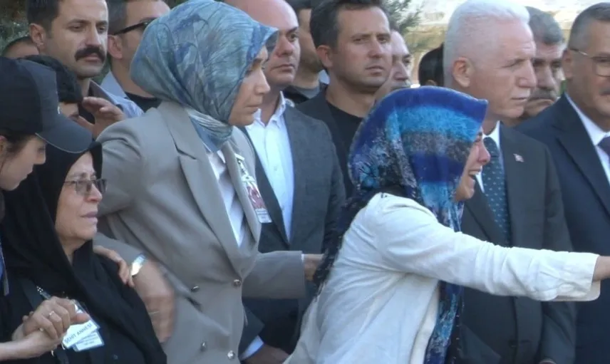 Esenyurt'ta şehit olan polis memuru için duygu dolu cenaze töreni