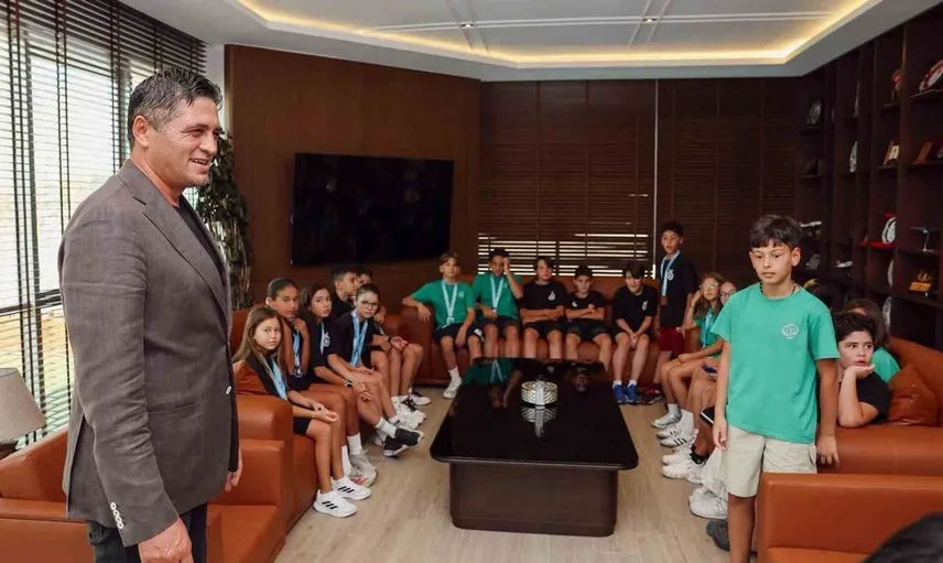 Aliağa yüzücüleri başarılarıyla başkanla buluştu