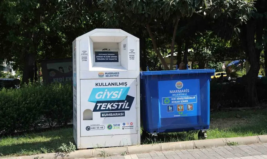 Marmaris'te geri dönüşüm atıkları mavi konteynerlerle toplanıyor