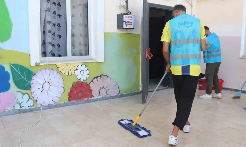 İzmir'de denetimli serbestlik uygulamasıyla okullar temizleniyor