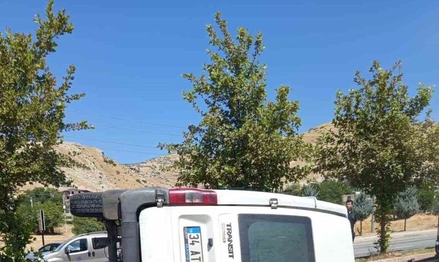 Diyarbakır'da meydana gelen trafik kazasında 2 kişi yaralandı
